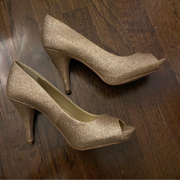 Gold Glitter Heels - 6.5 - Picture 6 of 8